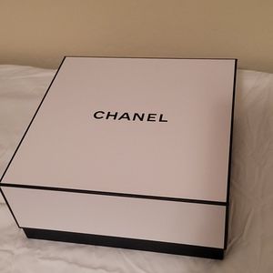 Chanel box